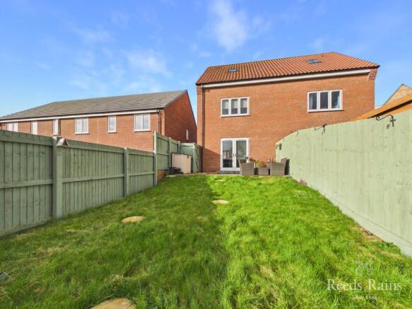 3 bed Semi-Detached for sale Image 9