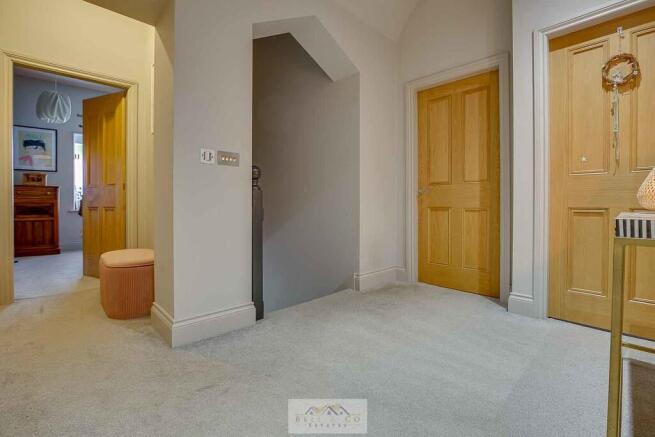 4 bed Semi-Detached for sale Image 12