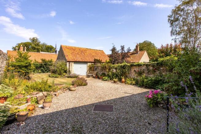 6 bed House for sale Image 4