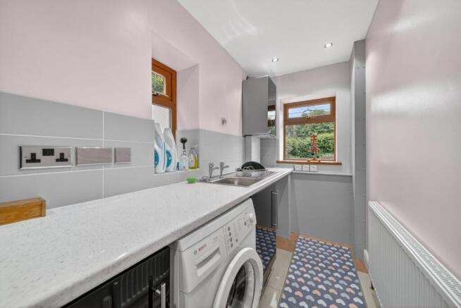 5 bed Detached for sale Image 6