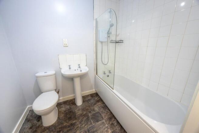 2 bed Apartment to rent Image 9