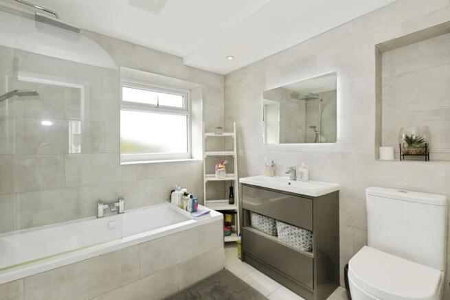 4 bed Semi-Detached for sale Image 11