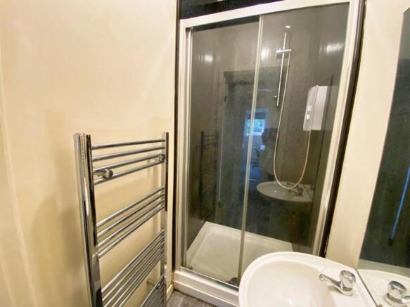 4 bed House Share to rent Image 12