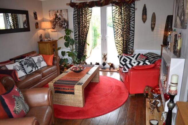LOUNGE/DINING ROOM