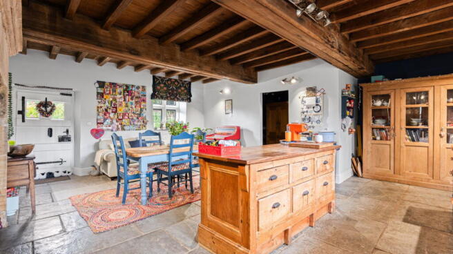 4 bed Stone House for sale Image 6