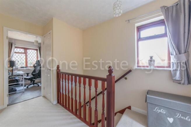 21 Juniper Cres-7.jpg