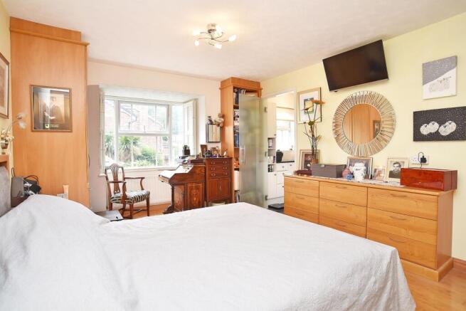 5 bed Detached for sale Image 10