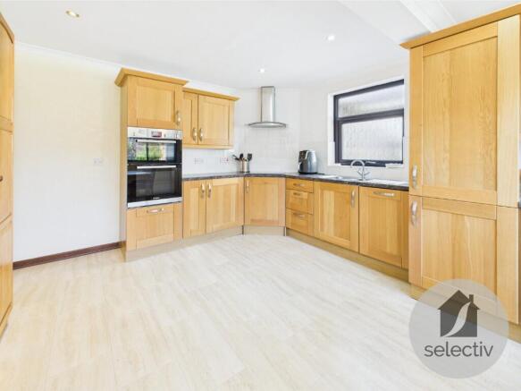 4 bed Detached Bungalow for sale Image 9