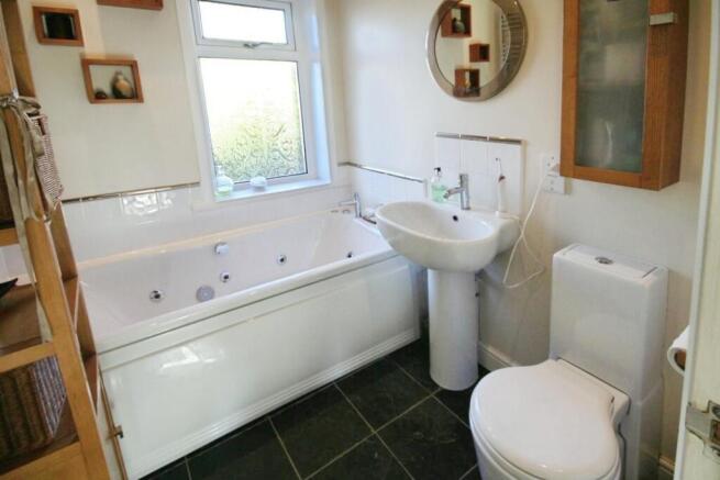 2 bed House to rent Image 10