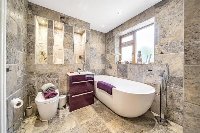 4 bed Detached for sale Image 5