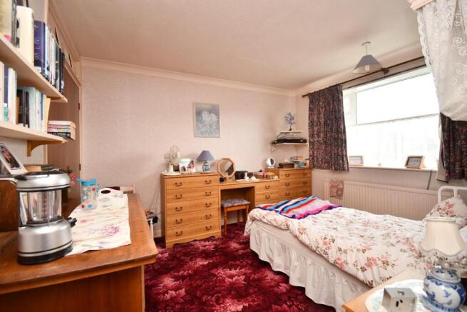 5 bed Detached for sale Image 8