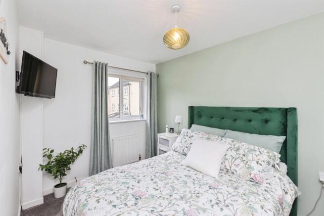 3 bed Semi-Detached for sale Image 12