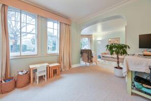 4, Yarrell Mansions, Queen's Club Gardens, London W14 9TB