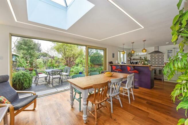Kitchen/Dining Area