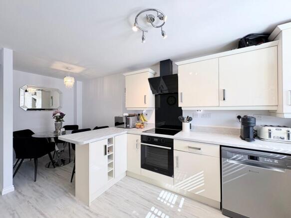 3 bed Semi-Detached for sale Image 9