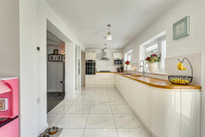 4, Little Charlton, Pitsea, Basildon SS13 2EJ