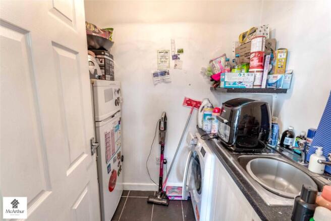 4 bed Semi-Detached for sale Image 9