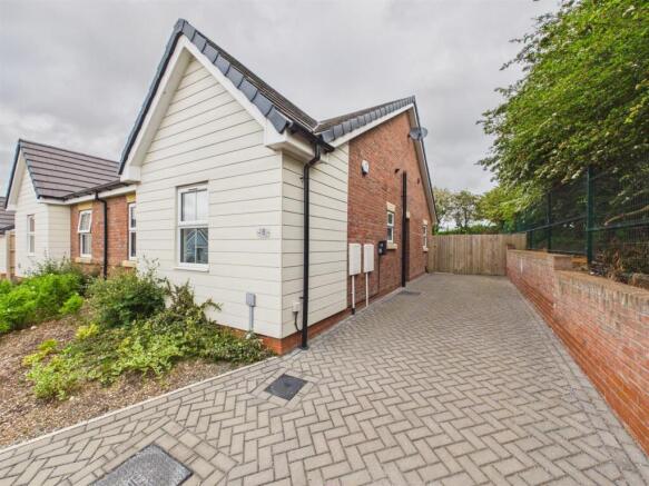 2 bed Semi-Detached Bungalow for sale Image 10