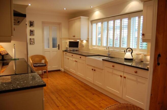 KITCHEN/BREAKFAST