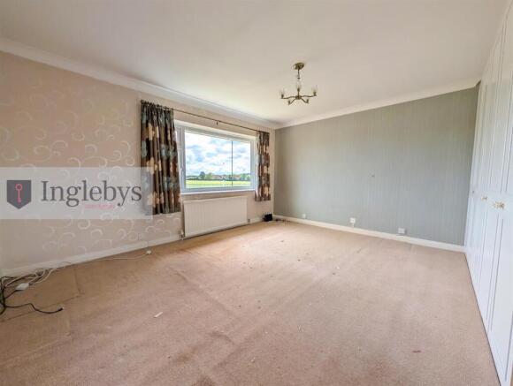 3 bed House for sale Image 12