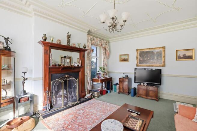 6 bed Detached for sale Image 9