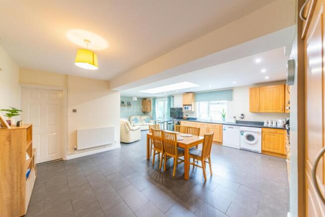 Kitchen/Dining Room/Snug