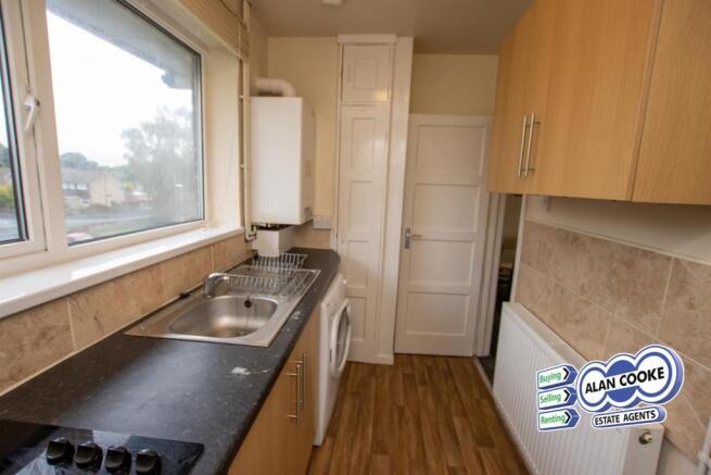 FITTED KITCHEN