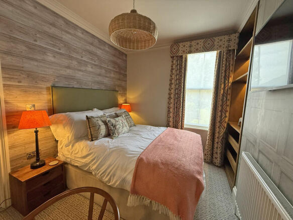 3 bed Terraced for sale Image 10