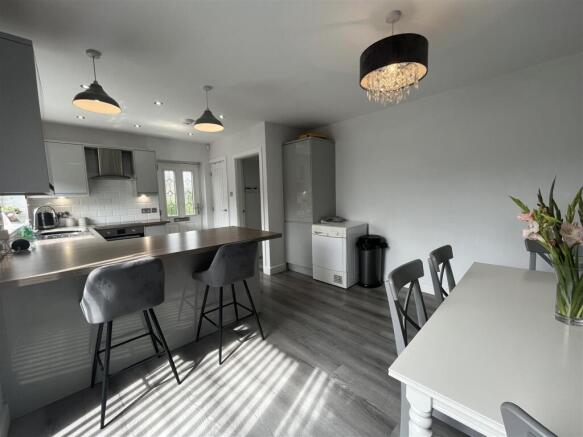 3 bed Semi-Detached for sale Image 7