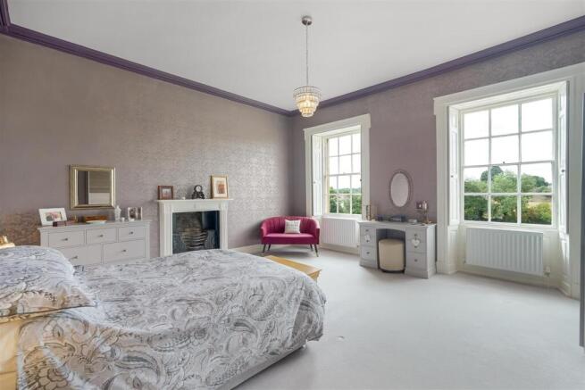 6 bed Detached for sale Image 12