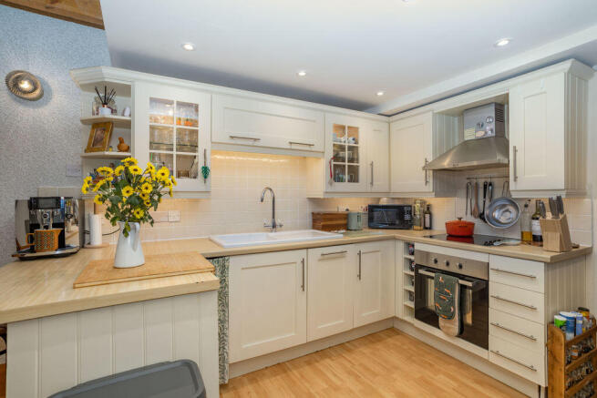 2 bed Apartment for sale Image 10