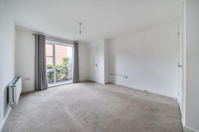 1414928-5-698f300...