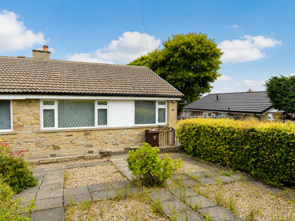 2 bed Semi-Detached Bungalow to rent Image 12