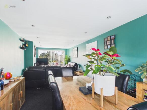 cam05591g0pr0172still019