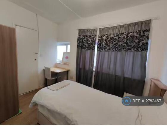 En Suite Single Room (Room 8)