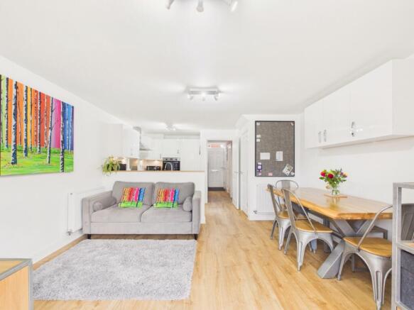 3 bed Town House for sale Image 5