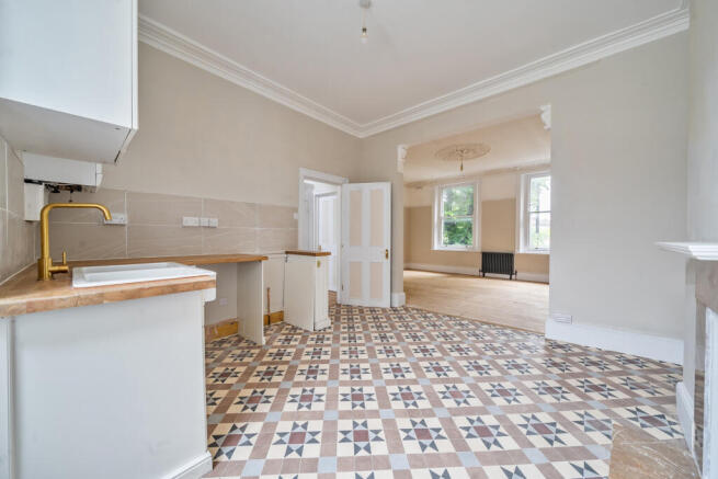 1298589-37-682f5e...