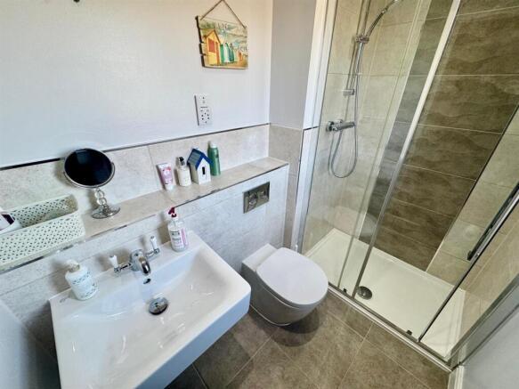 4 bed Semi-Detached for sale Image 11