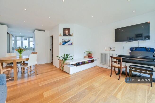Lounge/ Dining Area