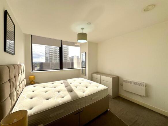Bedroom pic 1.jpeg