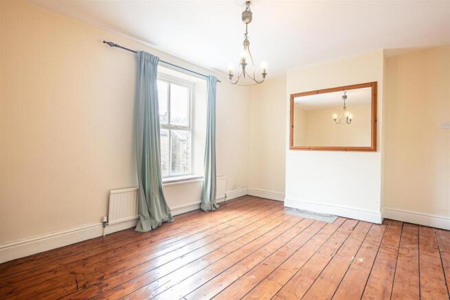 3 bed Terraced to rent Image 5