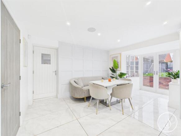 4 bed Detached for sale Image 9