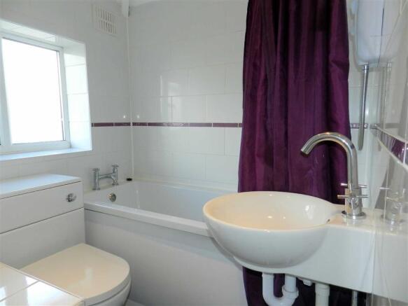 BATHROOM/WC