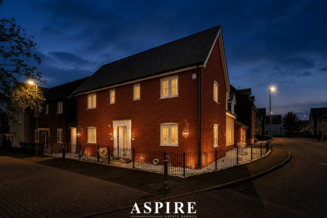 ** NO ONWARD CHAIN **- Temple Way, Rayleigh
