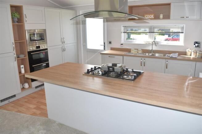 2 bed Park Home for sale Image 5