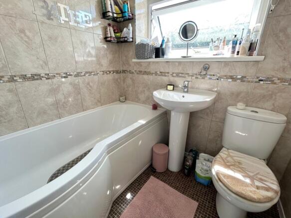 4 bed Detached for sale Image 12