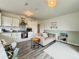 62, Edrich Grange, Crowthorne RG45 7FJ