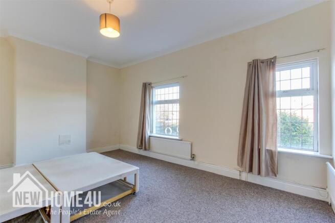 MASTER BEDROOM: