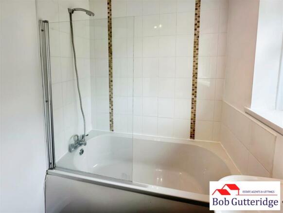 FIRST FLOOR BATHROOM