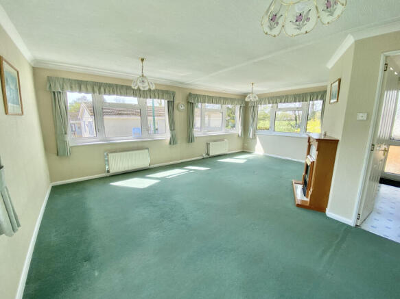 Lounge/Dining Rm